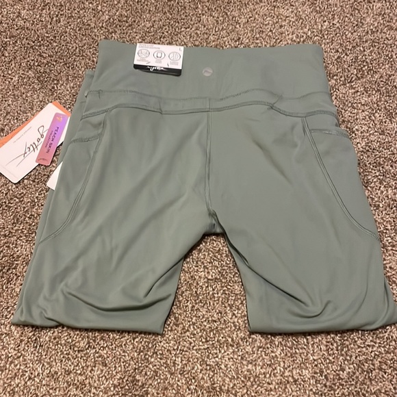 Gottex Womens Large Deep Sage Inter-luxe Limited Edition Peach Skin leggings - Picture 7 of 7